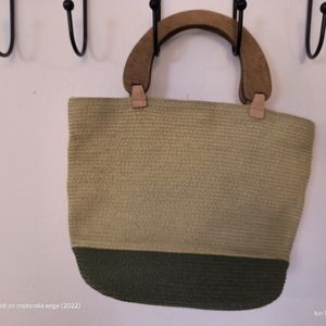 Green handbag with wooden handles